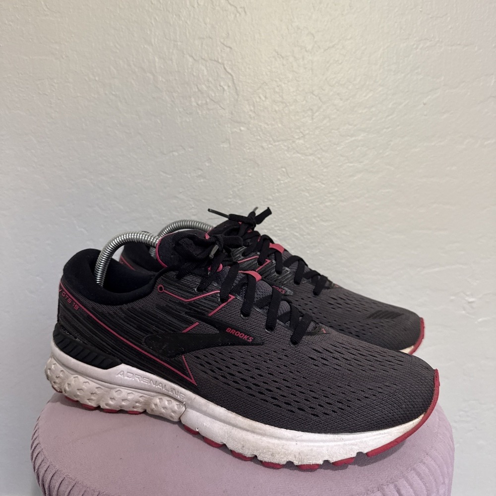 Brooks Adrenaline GTS 19 Womens Size 11B Running Shoes Gray Pink 1202841B069